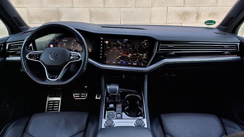 Volkswagen Touareg R-LINE 210kW-WEBASTO-HUD-TZ- - fotka 18 z 50