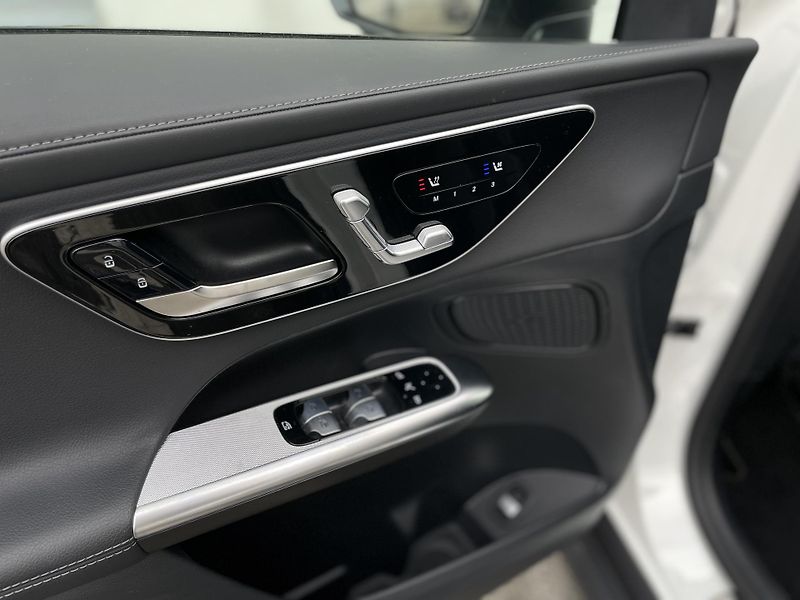 Mercedes-Benz GLC 200d 4Matic - fotka 17 z 29
