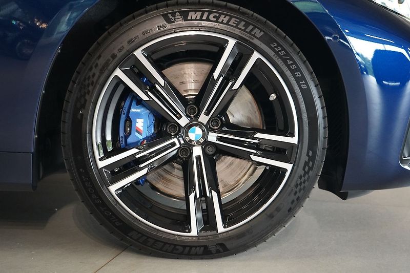 BMW Řada 4 M440i xDrive Cabrio, Merino - fotka 7 z 38