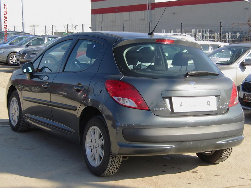 Peugeot 207 (2010) 1.4 i, ČR, AC, el. výbava - fotka 6 z 14
