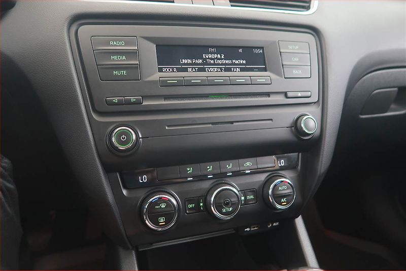 Škoda Octavia (2014) Style 1.6 TDI, Tempomat - fotka 12 z 16