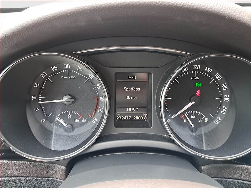 Škoda Superb (2013) Laurin&Klement 2.0 TDI - fotka 11 z 18