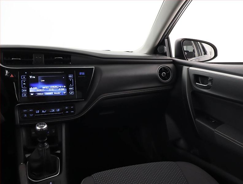 Toyota Corolla (2017) 1.6 Valvematic, ČR,1.maj - fotka 8 z 14
