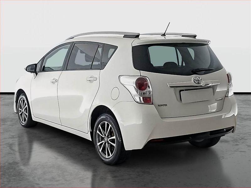 Toyota Verso (2013) 2.0 D-4D, 7 míst, Navi - fotka 4 z 19