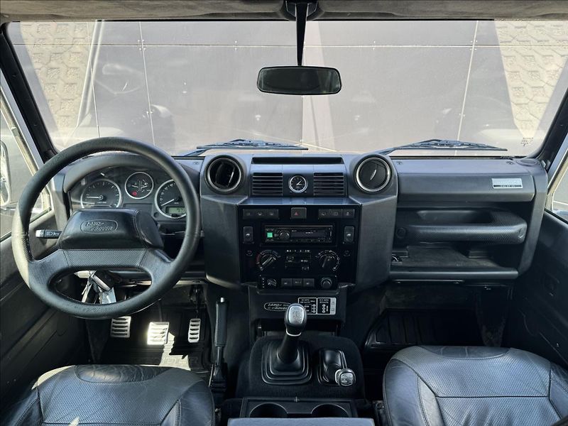 Land Rover Defender 2,2 110 TD4 STW Adventure ČR - fotka 13 z 25