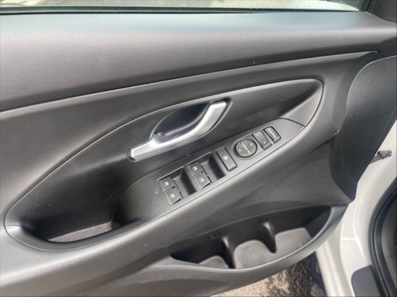 Hyundai i30 1,5 i Family Comfort - fotka 11 z 11