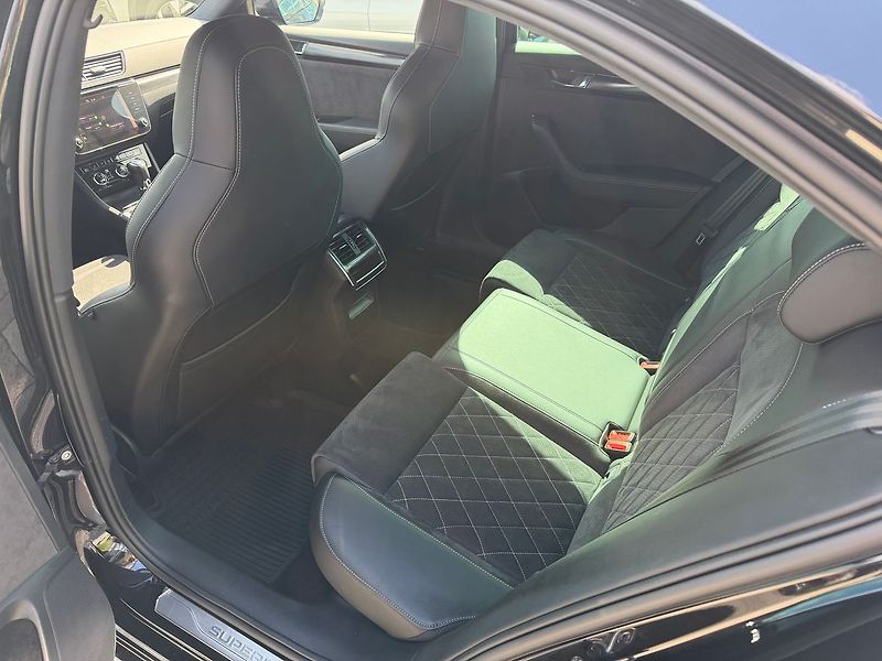 Škoda Superb Sportline  2,0TSI 140kW DSG - fotka 17 z 22