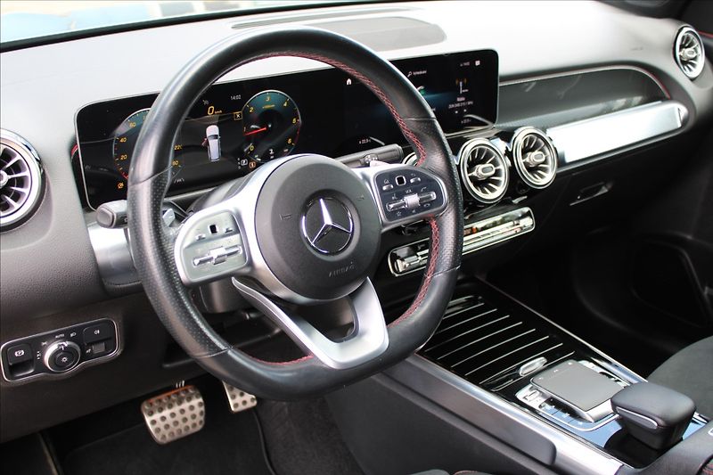 Mercedes-Benz GLB 2,0 220D  ČR,4MATIC,A/T,AMG - fotka 28 z 39