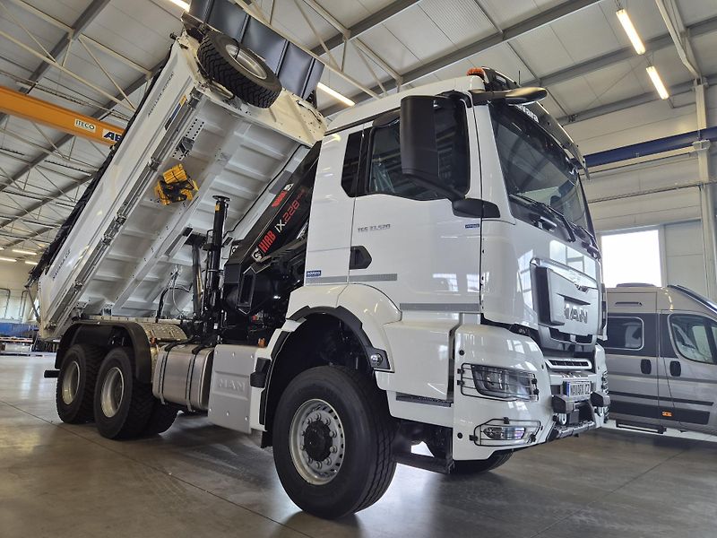 MAN TGS 33.520 6x6 RUKA HIAB SKLÁPĚČ  - fotka 2 z 39