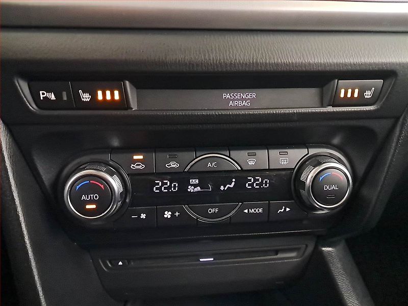 Mazda 3 (2016) 2.0 Skyactiv-G, Navi - fotka 16 z 21