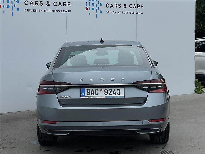 Škoda Superb 2,0 TDI DSG L&K TAŽNÉ+ACC+LED - fotka 24 z 25