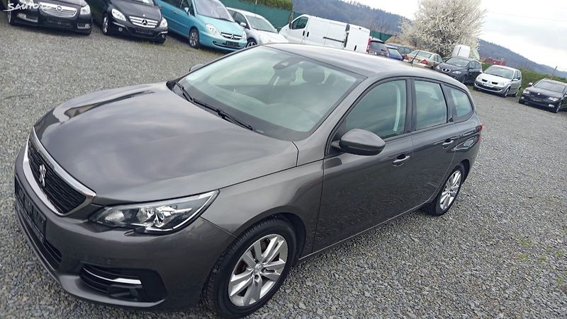 Peugeot 308 (2018) - fotka 3 z 36