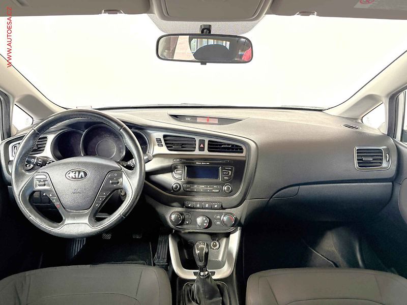 Kia Ceed (2013) 1.4 i - fotka 8 z 14