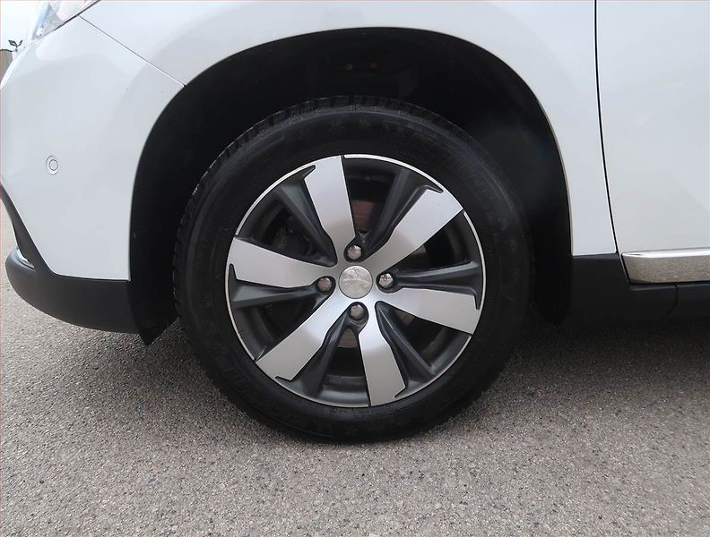 Peugeot 2008 (2014) 1.6 VTi, Serv.kniha, Navi - fotka 15 z 19