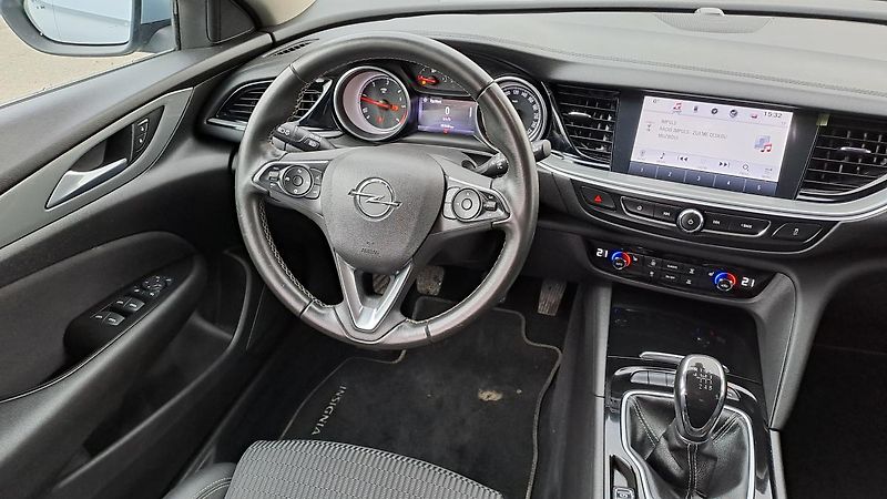 Opel Insignia 1.6 ST EcoTEC BusinessNAVI - fotka 16 z 30