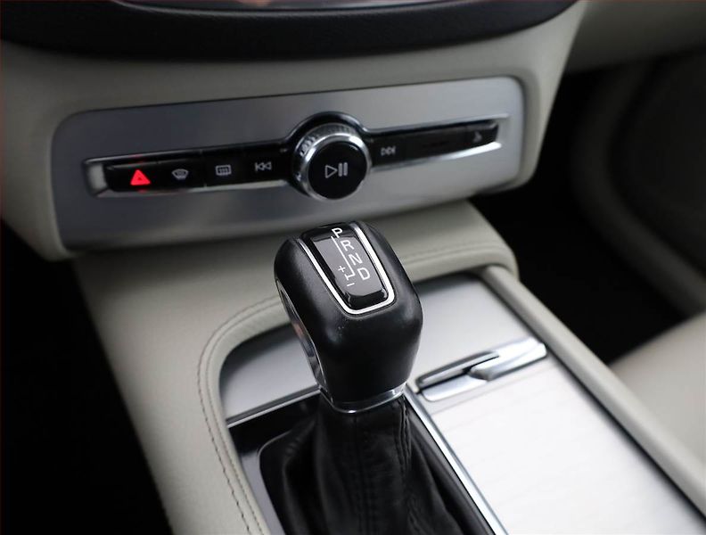 Volvo XC90 (2018) D5 AWD - fotka 14 z 21