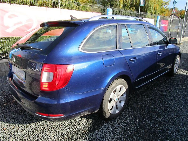 Škoda Superb Combi 2.0TDi Ambi, aut. Klima - fotka 4 z 40