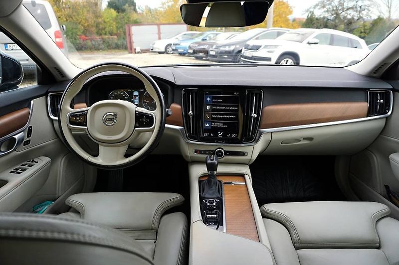 Volvo V90 (2019) INSCRIPTION POLESTAR 2,0 D5 17 - fotka 27 z 53