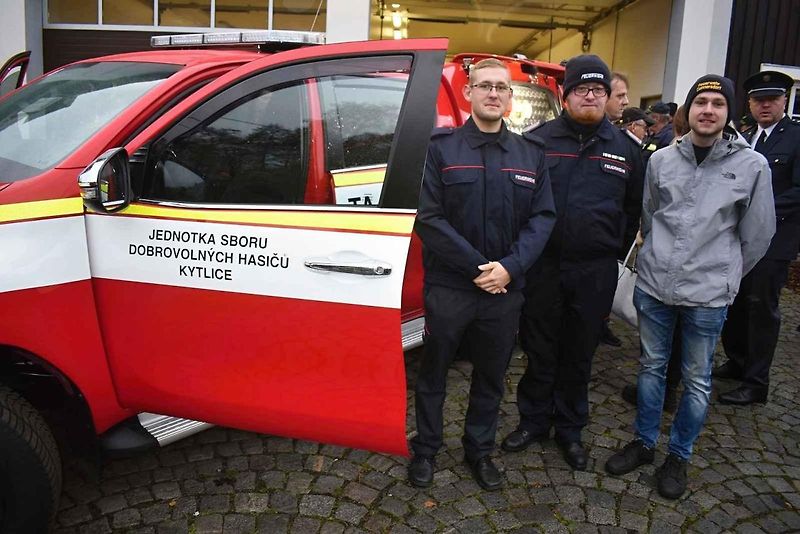 Hasiči z Kytlic představili nové zásahové vozidlo.