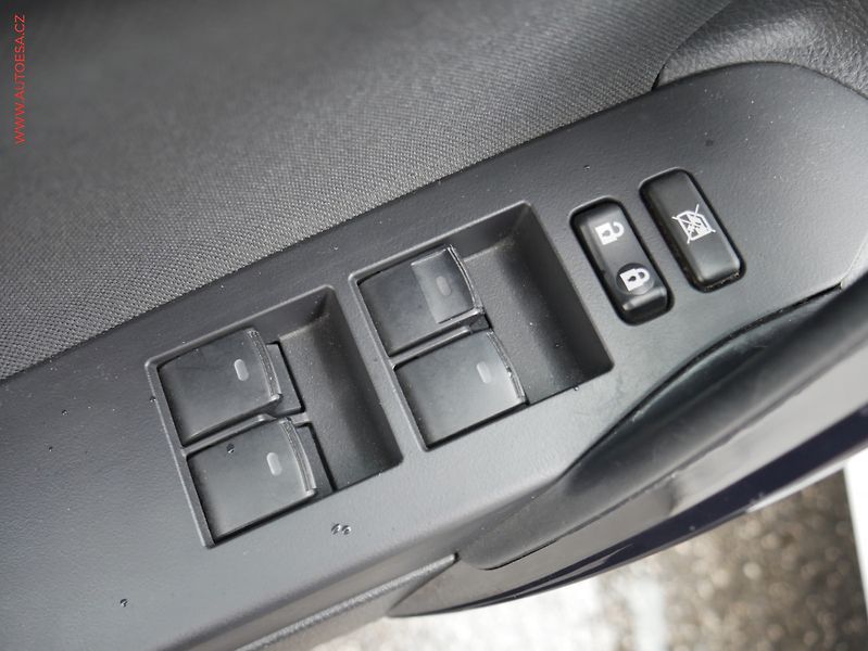 Toyota Auris (2017) 1.6i, ČR, AC, kamera - fotka 16 z 21