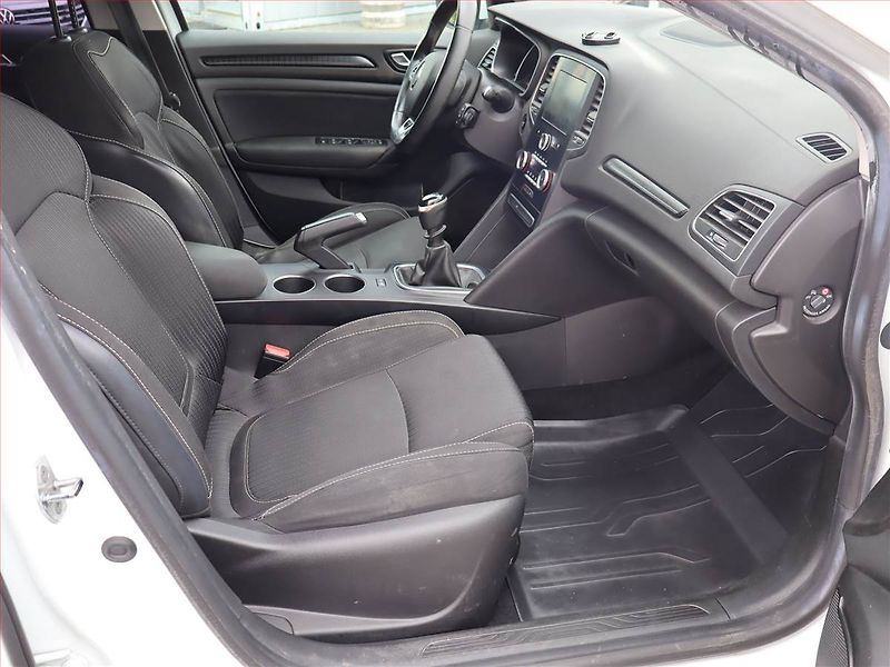 Renault Mégane (2017) 1.6 SCe, Navi, Tempomat - fotka 9 z 20