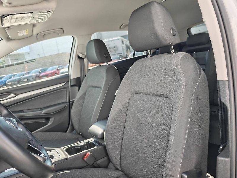 Volkswagen Golf Life 6G 1,0TSi - fotka 6 z 22