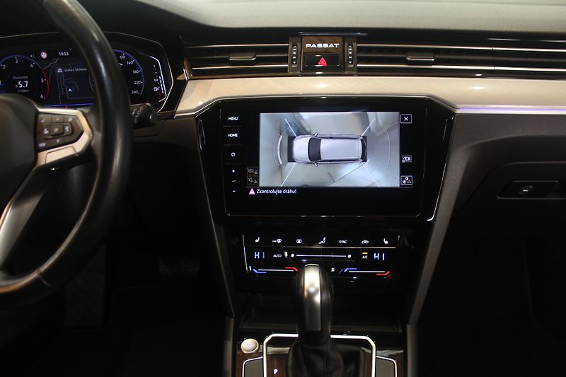 Volkswagen Passat (2023) 2.0TDI DSG Nez.Topení Display  - fotka 29 z 38