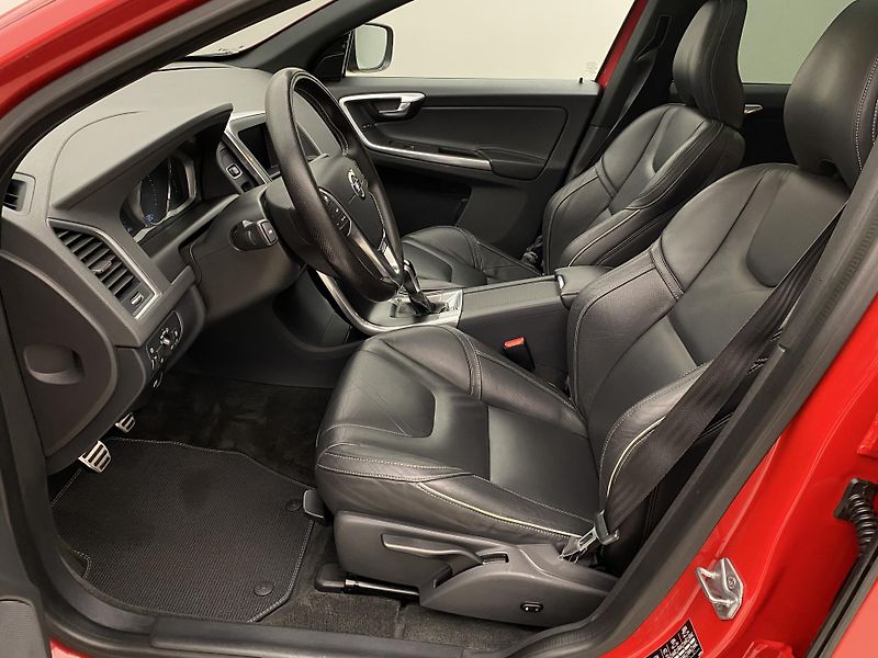 Volvo XC60 D3 R-DESIGN - fotka 3 z 45