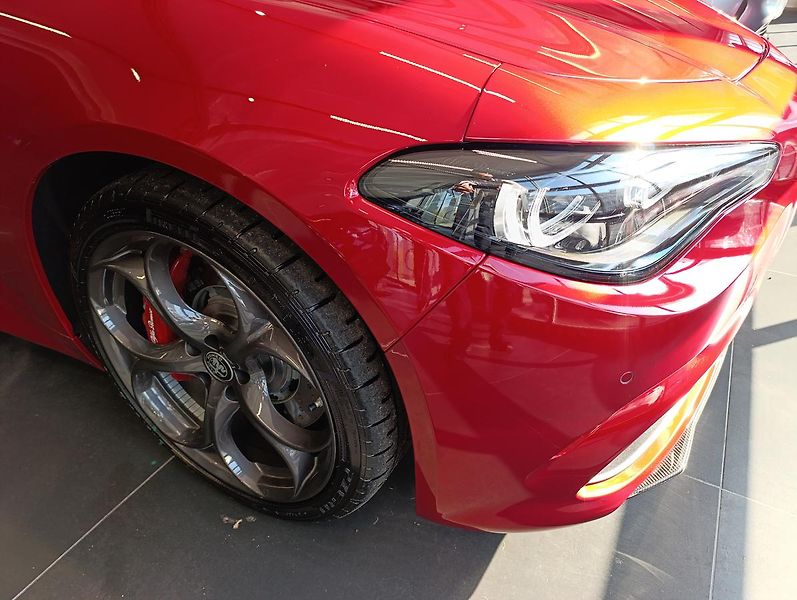 Alfa Romeo Giulia (2026) Quadrifoglio 2.9 V6 Turbo 520K - fotka 20 z 36