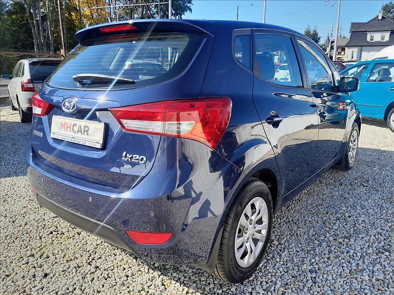 Hyundai ix20 1,6i 91kW 38 000km - fotka 7 z 54