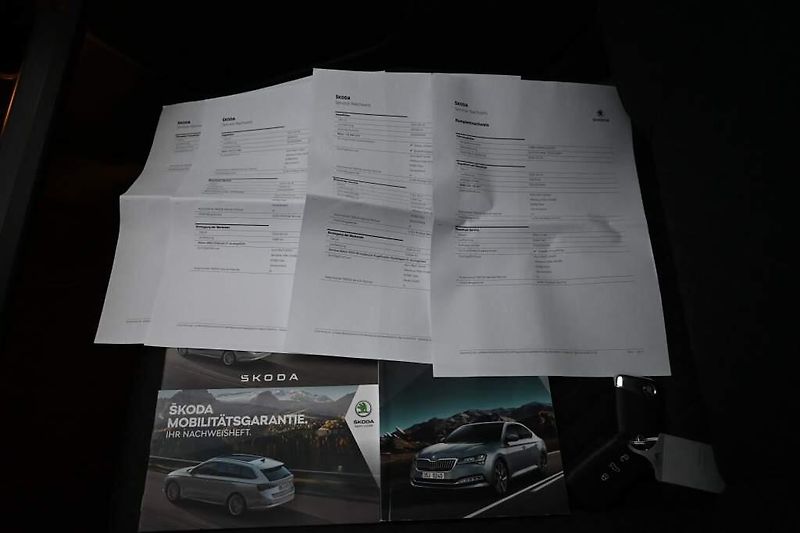 Škoda Superb (2022) 2.0 DSG LED ACC Virtual Tažné - fotka 32 z 37