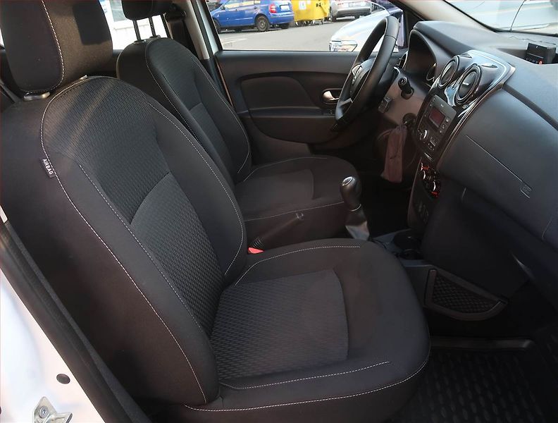 Dacia Sandero (2018) 1.0 SCe - fotka 9 z 15