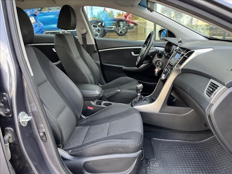 Hyundai i30 1,6 i  Trikolor Komfort - fotka 15 z 22