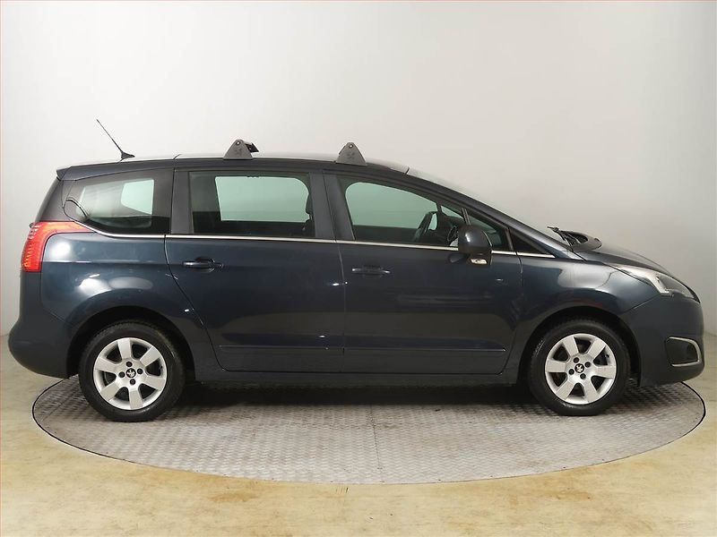 Peugeot 5008 (2014) 1.6 HDi, Automat, po STK - fotka 6 z 18