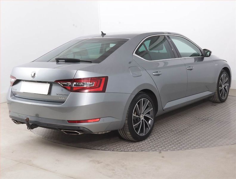 Škoda Superb (2015) 2.0 TSI - fotka 5 z 17