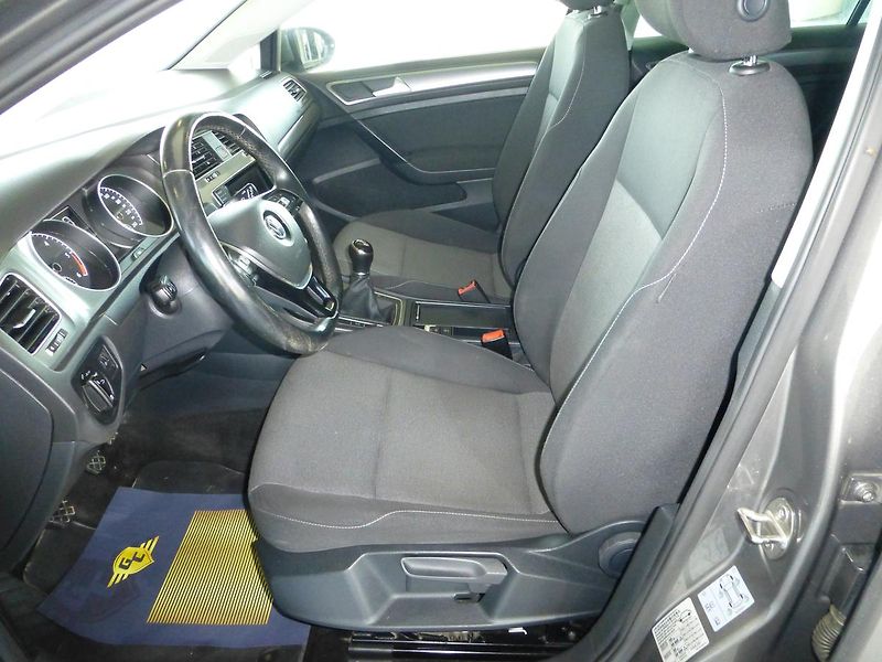 Volkswagen Golf (2014) 1,6TDI*NAVI*DIGI**ALU**PARK.S - fotka 10 z 24