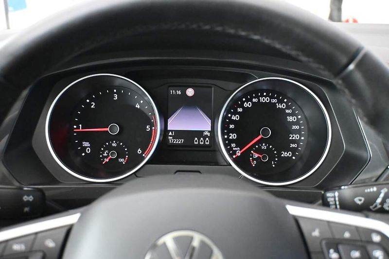 Volkswagen Tiguan (2023) 2.0 Matrix LED Tažné Kamera AC - fotka 30 z 38