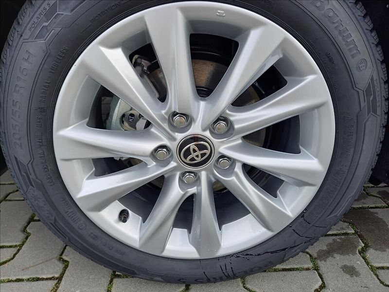 Toyota Corolla 1.8 Comfort - fotka 7 z 16