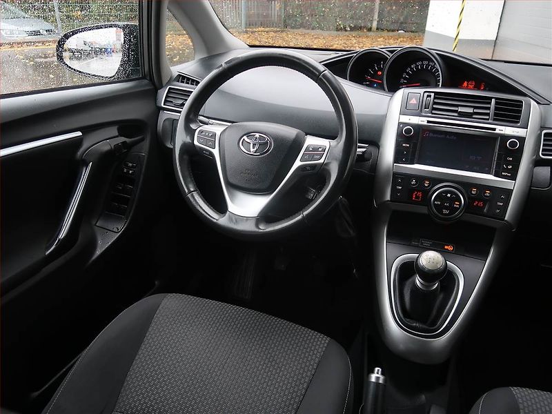 Toyota Verso (2013) 2.0 D-4D, 7 míst, Tempomat - fotka 7 z 18