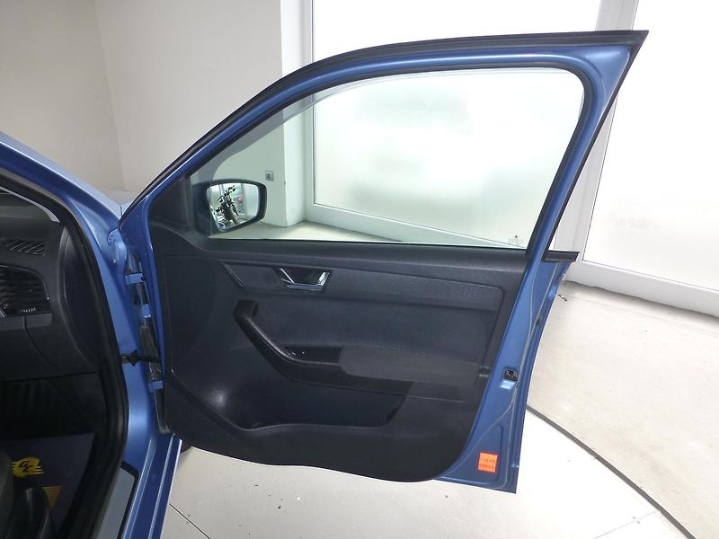Škoda Fabia (2015) 1,2TSI-81KW**KLIMA**ALU KOLA - fotka 17 z 24