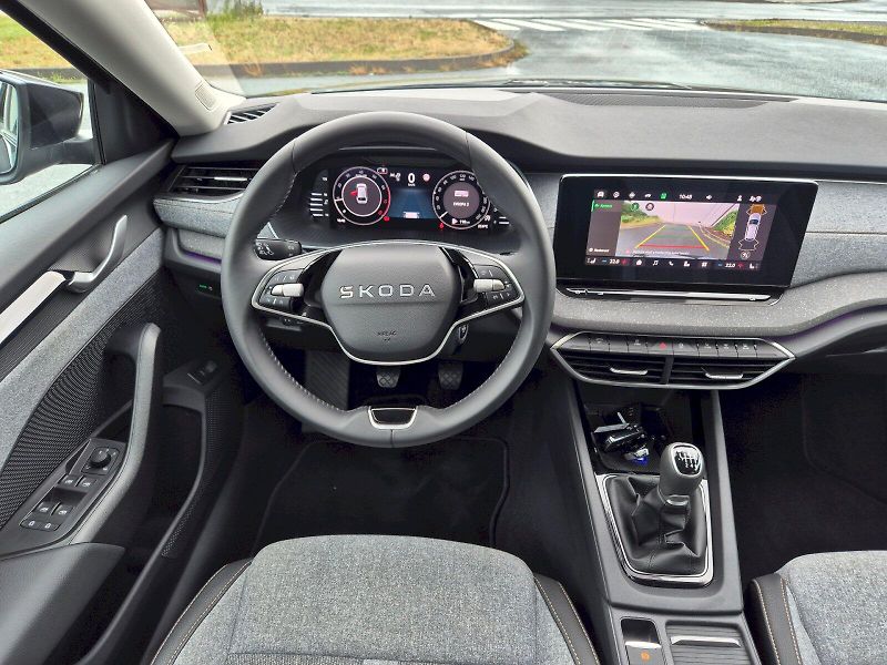 Škoda Octavia (2025) kombi Top Selection 1.5 TSI 11 - fotka 23 z 36