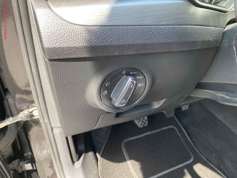 Škoda Superb (2017) 2.0 TDi, Style, kamera - fotka 15 z 17