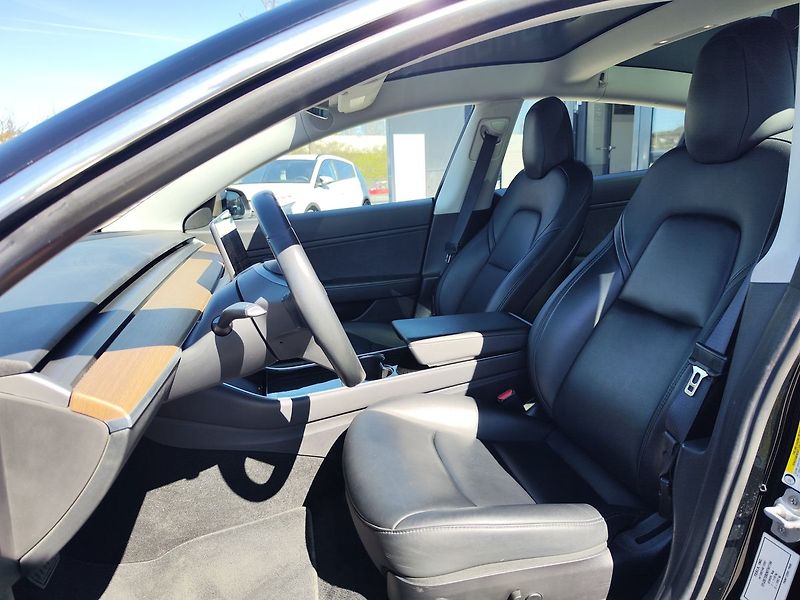 Tesla Model 3 EV/366kW Long Range Dual M. - fotka 14 z 28
