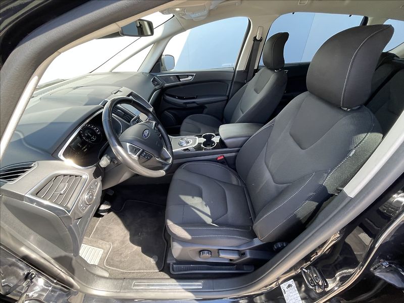 Ford S-MAX 2,0 EcoBlue AWD A8 Titanium TZ - fotka 4 z 24