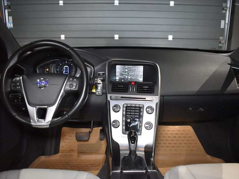 Volvo XC60 2,0 D4 Ocean race Kamera,BLIS - fotka 15 z 24