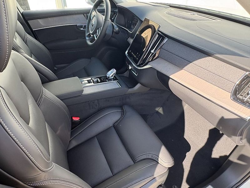 Volvo XC90 Plus Bright B5 184kW - fotka 16 z 25