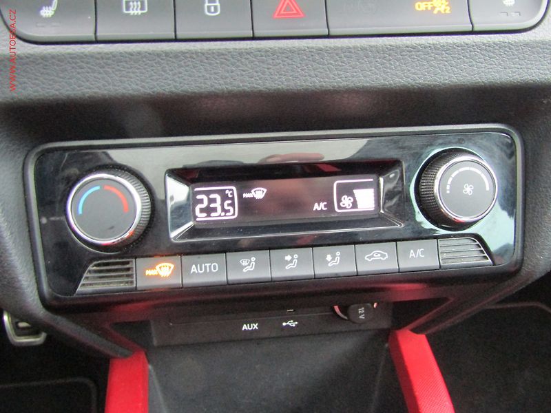 Škoda Fabia (2016) 1.2 TSi, ČR, AC, výhřev sed - fotka 15 z 21