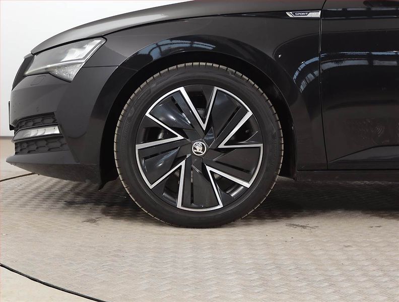 Škoda Superb (2023) Sportline 1.5 TSI - fotka 15 z 28