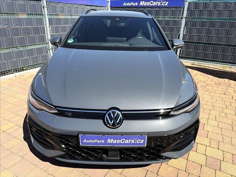 Volkswagen Golf VIII 1.5 eTSI R-Line DSG - fotka 2 z 19