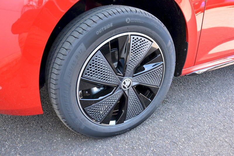 Škoda Kamiq (2026) Monte Carlo 1,0 TSI 85 kW 7 AP - fotka 12 z 21